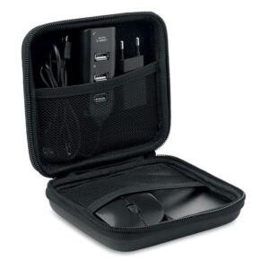 Powerbank with logo POWERSET Powerbank with logo with computer accessories in a EVA/PU pouch that includes: 1 wireless mouse, 4 port USB 2.0 hub, 1 EU plug and 4000 mAh power bank. With micro USB charging cable included. Available color: Black Dimensions: 14X14X4,7 CM Width: 14 cm Length: 14 cm Height: 4.7 cm Volume: 1.603 cdm3 Gross Weight: 0.388 kg Net Weight: 0.316 kg Depending on the surface we can use embroidery, engraving, 360° imprint or screen print.