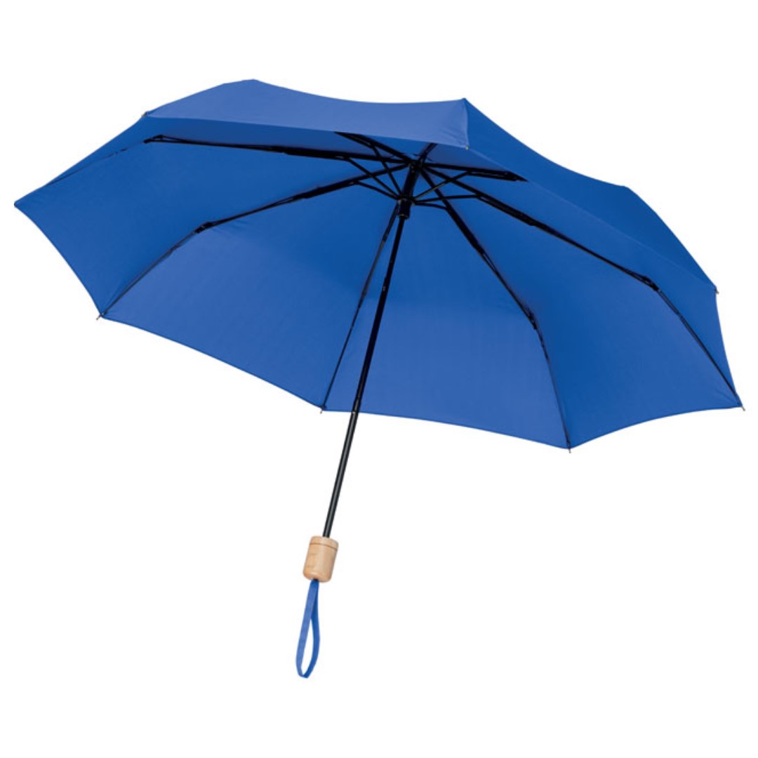 Gadget with logo umbrella TRALEE Gadget with logo foldable 21 inch umbrella, 3 sections with 190T RPET pongee fabric, black plated frame and ribs with wooden handle. Manual open and closure. Self material pouch. Available colors: Grey, Black, Blue, White, Royal Blue Dimensions: Ø99X51CM Height: 51 cm Diameter: 99 cm Volume: 0.695 cdm3 Gross Weight: 0.331 kg Net Weight: 0.305 kg Depending on the surface we can use embroidery, engraving, 360° imprint or screen print.