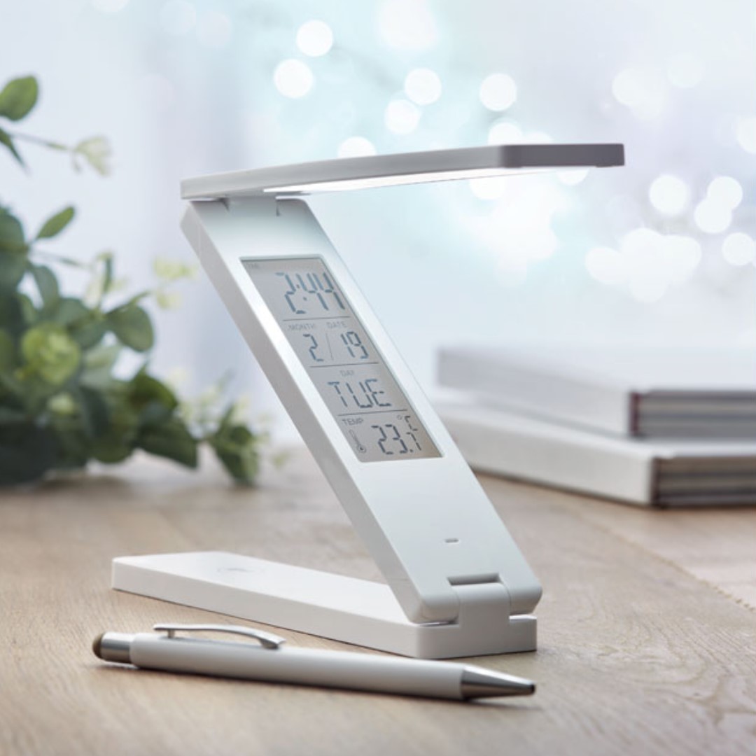 Gadget with logo Desktop lamp weather station ZETA Gadget with logo 18 LED foldable desktop lamp in ABS with Desktop lamp weather station. Displays time,temperature. Alarm function. 1 CR2032 battery included. Depending on the surface we can use embroidery, engraving, 360° imprint or screen print.