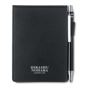 Notepad with logo CAM A7 A7 notepad with logo and matching pen. PU pouch with pen holder. 60 plain pre-perforated sheets. Matching metal push button ball pen. Blue ink. Dimensions: 11,5X9,5X1,2 CM PMS Colour: BLACK. Main material: PU paper Depending on the surface we can use embroidery, engraving, 360° imprint or screen print.