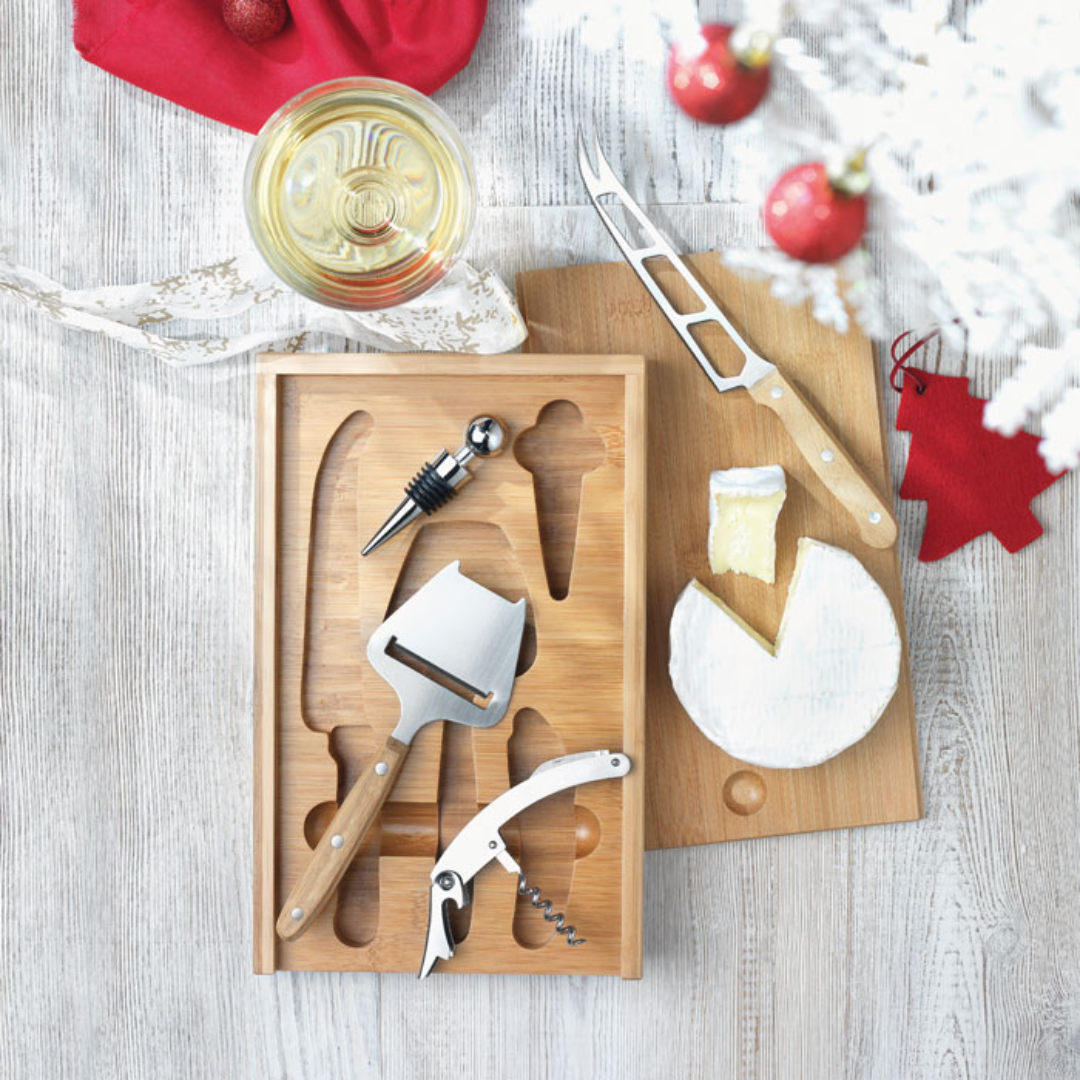 Wine accessoire with logo set WINE&CHEESE Bamboo cheese and wine set. Presented in bamboo box. Includes a stainless steel-knife, cheese peeler, bottle opener and wine stopper. Available color: Wood Dimensions: 29X20X3,6 CM Width: 20 cm Length: 29 cm Height: 3.6 cm Volume: 3.1 cdm3 Gross Weight: 1.324 kg Net Weight: 1.241 kg Magnus Business Gifts is your partner for merchandising, gadgets or unique business gifts since 1967. Certified with Ecovadis gold!