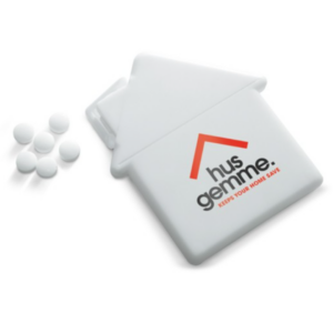 Mints with logo dispenser BERMONDS House shaped mint dispenser with logo. 6 grams mints included. Available color: White Dimensions: 7X6X0,7 CM Material: Plastic Magnus Business Gifts is your partner for merchandising, gadgets or unique business gifts since 1967. Certified with Ecovadis gold!
