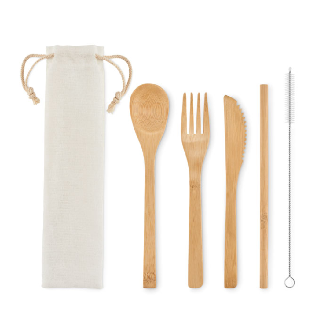 Gadget with logo Bamboo set SETSTRAW Re-usable bamboo cutlery set with logo in canvas pouch. Includes knife, fork, spoon and straw in bamboo and stainless steel brush. Great to take with you if you bring your lunch with you to work. Available color: Beige Dimensions: 24X6CM Width: 6 cm Length: 24 cm Volume: 0.193 cdm3 Gross Weight: 0.048 kg Net Weight: 0.047 kg Magnus Business Gifts is your partner for merchandising, gadgets or unique business gifts since 1967. Certified with Ecovadis gold!