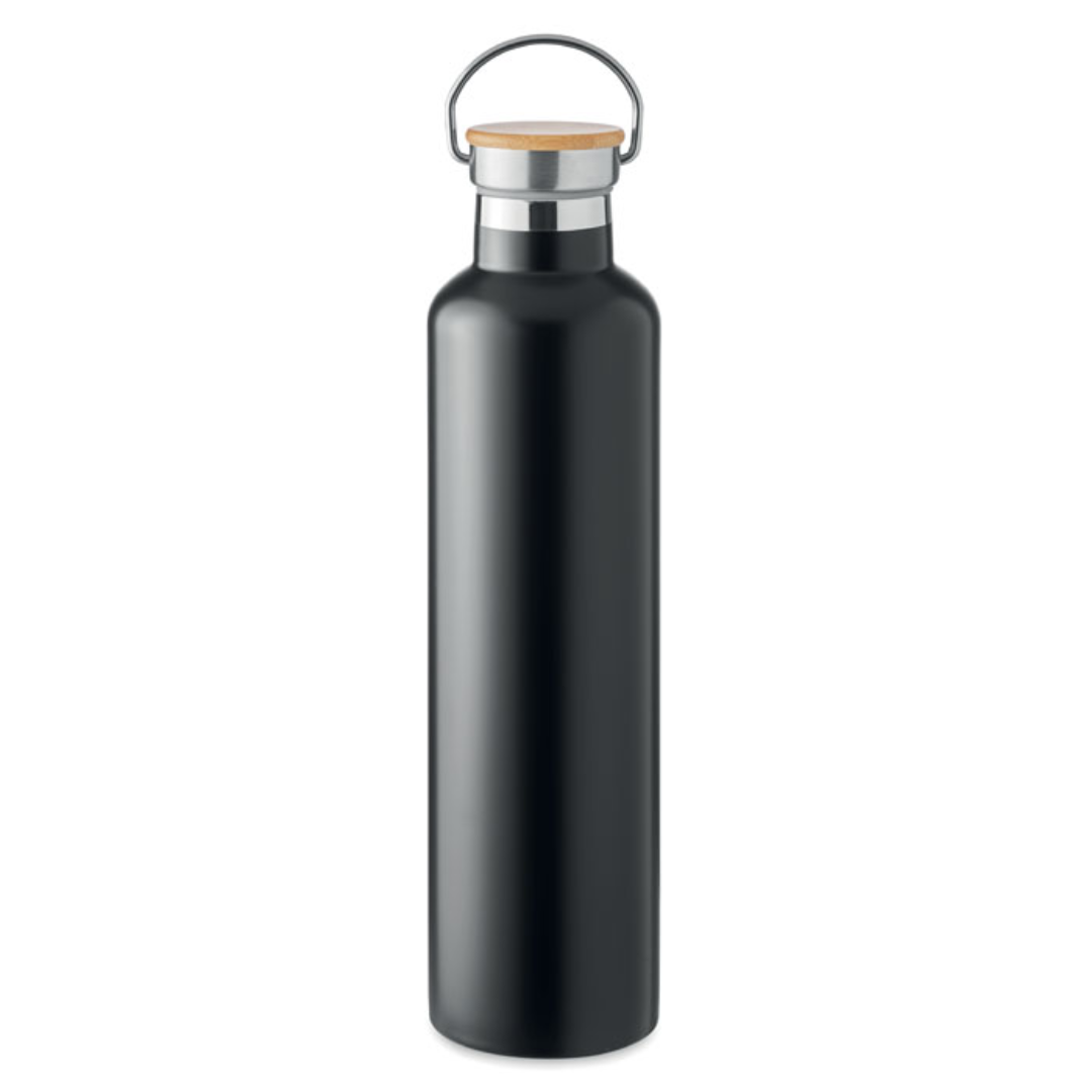 Water bottle with logo HELSINKI LARGE Double wall Stainless Steel insulating vacuum water bottle with logo with bamboo lid and carry handle. Capacity: 1L. Keep your drinks cold or hot with this insulated bottle. Bring your favourite coffee, tea or hot chocolate with you by carrying the flask by its handle. The bamboo lid gives this stainless steel flask a nice, natural touch. Available color: Dark Navy, Matt Silver, Black Dimensions: Ø8X31.5CM Height: 31.5 cm Diameter: 8 cm Volume: 3.2 cdm3 Gross Weight: 0.567 kg Net Weight: 0.469 kg Magnus Business Gifts is your partner for merchandising, gadgets or unique business gifts since 1967. Certified with Ecovadis gold!