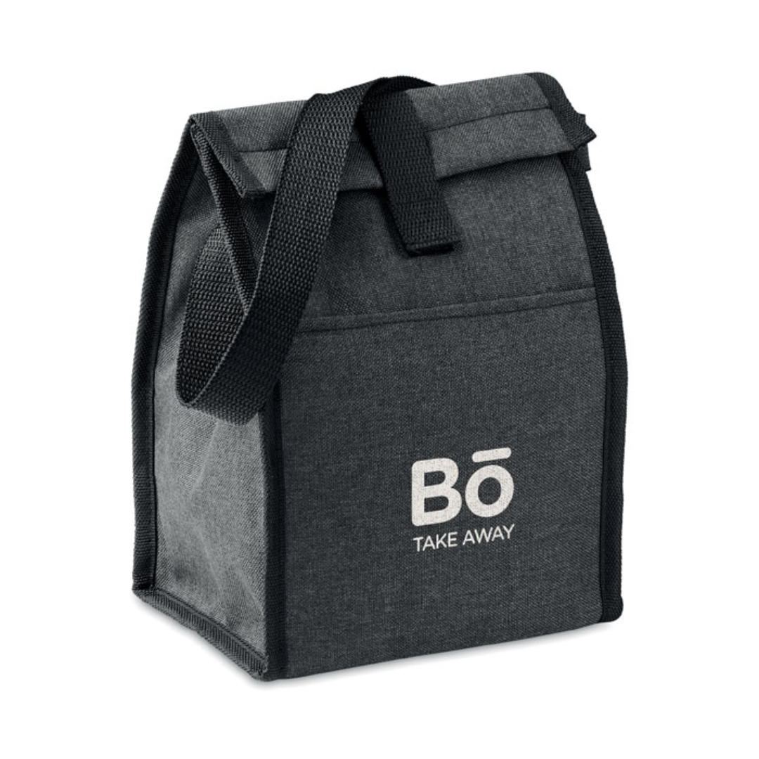 Gadget with logo Lunch box BOBE Insulated lunch bag in 600D RPET with front pocket. Capacity 3L. Insulation material: 2 mm PE foam with aluminium foil. Keep your food and drinks fresh with his bag made from recycled PET plastic. Bring a healthy home made lunch to work or take the bag with you to a picnic. Available color: Black Dimensions: 26X14X18CM Width: 14 cm Length: 26 cm Height: 18 cm Volume: 0.89 cdm3 Gross Weight: 0.1 kg Net Weight: 0.088 kg Magnus Business Gifts is your partner for merchandising, gadgets or unique business gifts since 1967. Certified with Ecovadis gold!