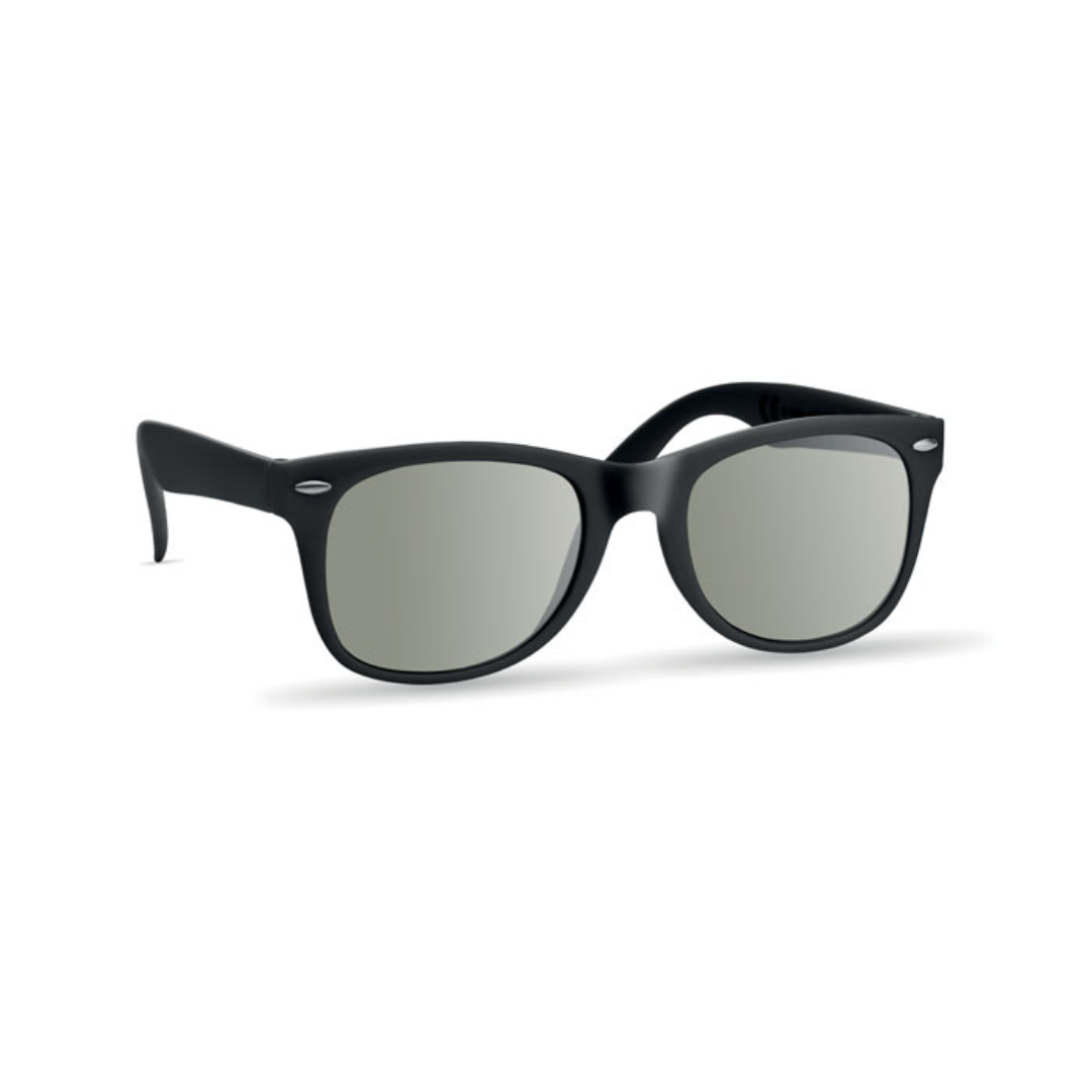 Gadget with logo Sunglasses AMERICA Classic and stylish sunglasses with logo with UV400 protection. Available color: Yellow, Black, Red, Fuchsia, Orange, Lime, Blue, White. Dimensions: 14X4,6X14 CM Width: 4.6 cm Length: 14 cm Height: 14 cm Volume: 0.176 cdm3 Gross Weight: 0.028 kg Net Weight: 0.022 kg Magnus Business Gifts is your partner for merchandising, gadgets or unique business gifts since 1967. Certified with Ecovadis gold!