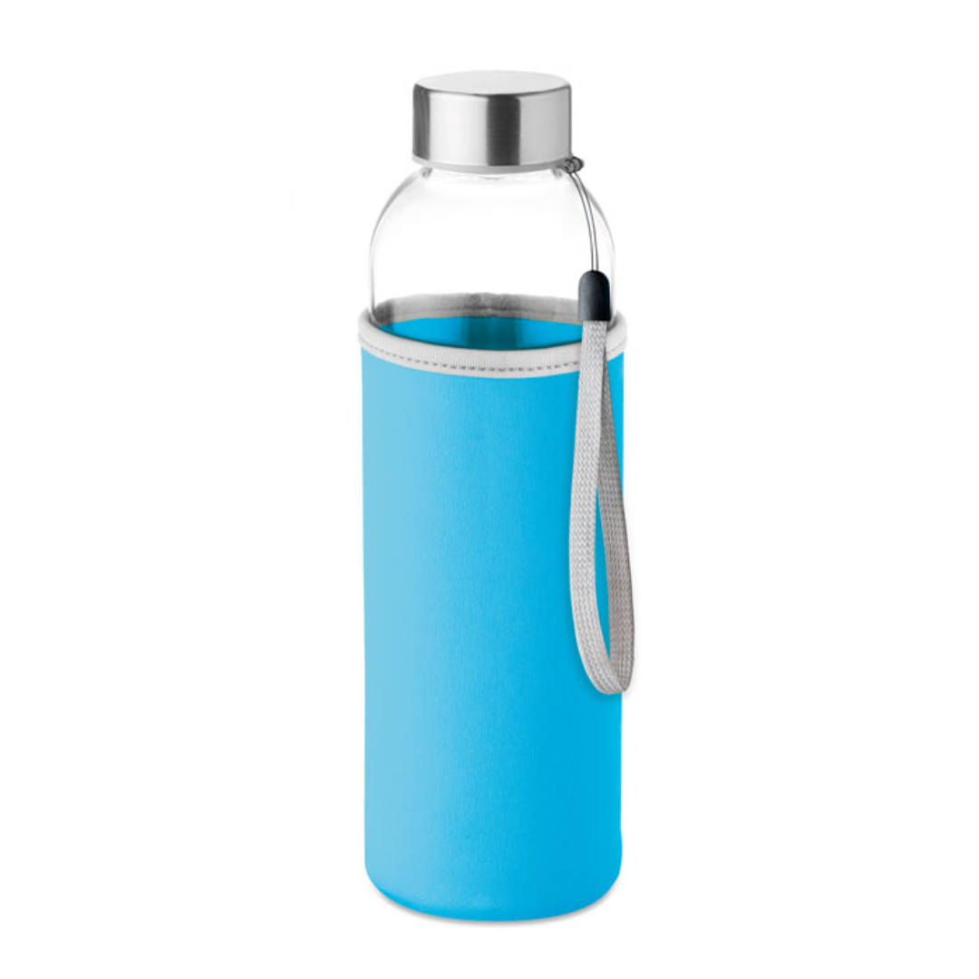 Water bottle with logo UTAH GLASS Drinking bottle in glass with neoprene pouch. Not suitable for carbonated drinks. Capacity: 500 ml. Leak free. Available color: Violet, Red, Baby Pink, Orange, Lime, Beige, Turquoise, Royal Blue, Grey, Black, Multicolour Dimensions: Ø6X22CM Height: 22 cm Diameter: 6 cm Volume: 1.631 cdm3 Gross Weight: 0.387 kg Net Weight: 0.331 kg Magnus Business Gifts is your partner for merchandising, gadgets or unique business gifts since 1967. Certified with Ecovadis gold!