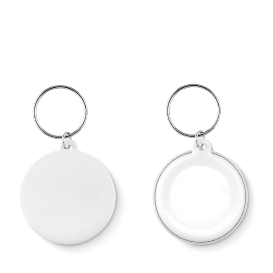 Gadget with logo Key ring PIN KEY Key ring pin button with paper inlay. Ø4,4 CM. Minimum order quantity 25pieces. For unprinted orders the item comes unassembled. Available color: White Dimensions: Ø4,4 CM Diameter: 4.4 cm Volume: 0.031 cdm3 Gross Weight: 0.011 kg Net Weight: 0.01 kg Magnus Business Gifts is your partner for merchandising, gadgets or unique business gifts since 1967. Certified with Ecovadis gold!