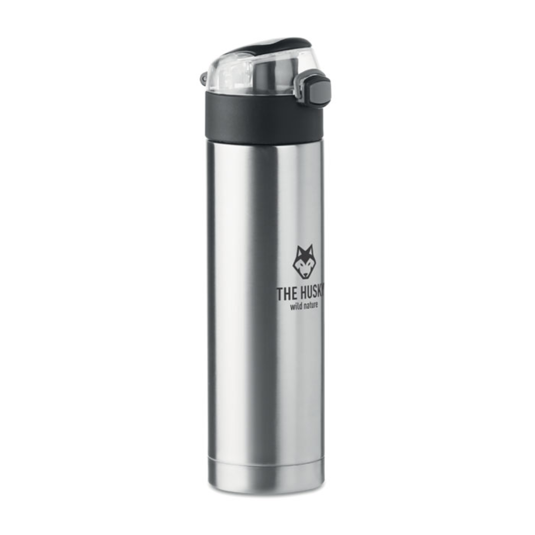 Water bottle with logo NUUK LUX Double wall drinking bottle in stainless steel with security lock on the lid and press-to-open option. It has an easy carry foldable grip. Capacity: 400 ml. Leak free. Available color: Matt Silver Dimensions: 6X24.5CM Width: 24.5 cm Length: 6 cm Volume: 1.499 cdm3 Gross Weight: 0.32 kg Net Weight: 0.28 kg Magnus Business Gifts is your partner for merchandising, gadgets or unique business gifts since 1967. Certified with Ecovadis gold!