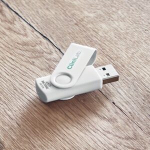 USB gadget with logo USB Stick TECH CLEAN USB gadget with logo 16GB Antibacterial USB Flash Drive with protective metal cover. Rotate the cover and connect to USB port to start using it.  Depending on the surface we can use embroidery, engraving, 360° imprint or screen print.