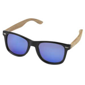 Gadget with logo sunglasses Hiru. rPET/wood sunglasses with logo are polarized produced with sustainable materials with highest quality standards. The high end finished frame is polished and painted and is made from recycled PET plastic. We use different printing techniques to add your logo. Depending on the surface we can use embroidery, engraving, 360° imprint or screen print.