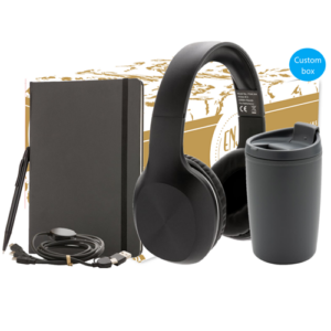 Gift box Onboarding Call Onboarding gift with personalized fullcolour print on the outside Personalized card in your house style with your personal message (A5 format) GRS recycled PP cup with hinged lid, anthracite JAM wireless headphones RCS recycled TPE 6-in-1 cable, black A5 hardcover notebook with touchscreen pen, black Magnus Business Gifts is your partner for merchandising, gadgets or unique business gifts since 1967. Certified with Ecovadis gold!