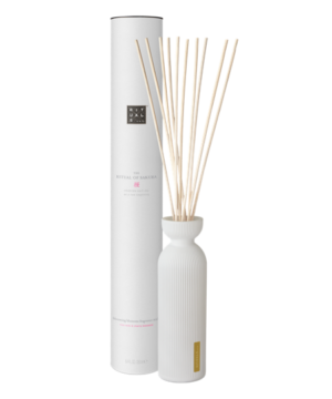 Rituals gift Fragrance sticks THE RITUAL OF SAKURA Fragrance sticks based on Rice Milk and Cherry Blossom. A natural and stylish way to fragrance your home. Will last for around three months. Combines the soft scents of Rice Milk and Cherry Blossom for a delightful sweet and creamy aroma. Perfect for use all over the house: from living room to bathroom, kitchen and toilet. Magnus Business Gifts is your partner for merchandising, gadgets or unique business gifts since 1967. Certified with Ecovadis gold!