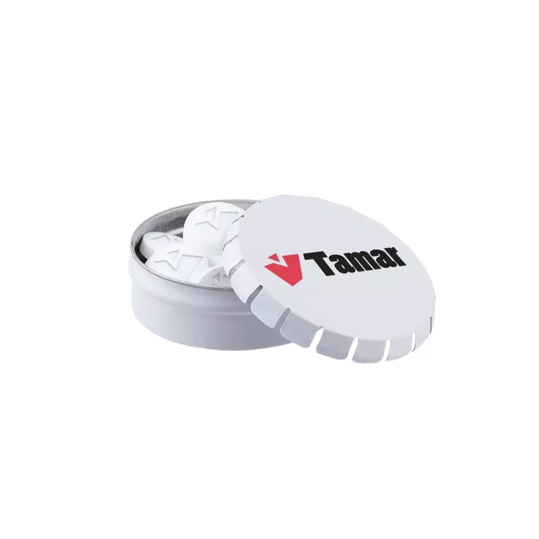Mints with logo in Tin box Need a unique peppermint with logo? Then order our classic mini clic clac tin filled with fresh Dutch peppermint, individually sealed and provided with an ingredient sticker. Tin with approx. 23 grams. Available in various colours. Available color: Red, Blue, Gray, Silver, White, Black Magnus Business Gifts is your partner for merchandising, gadgets or unique business gifts since 1967. Certified with Ecovadis gold!