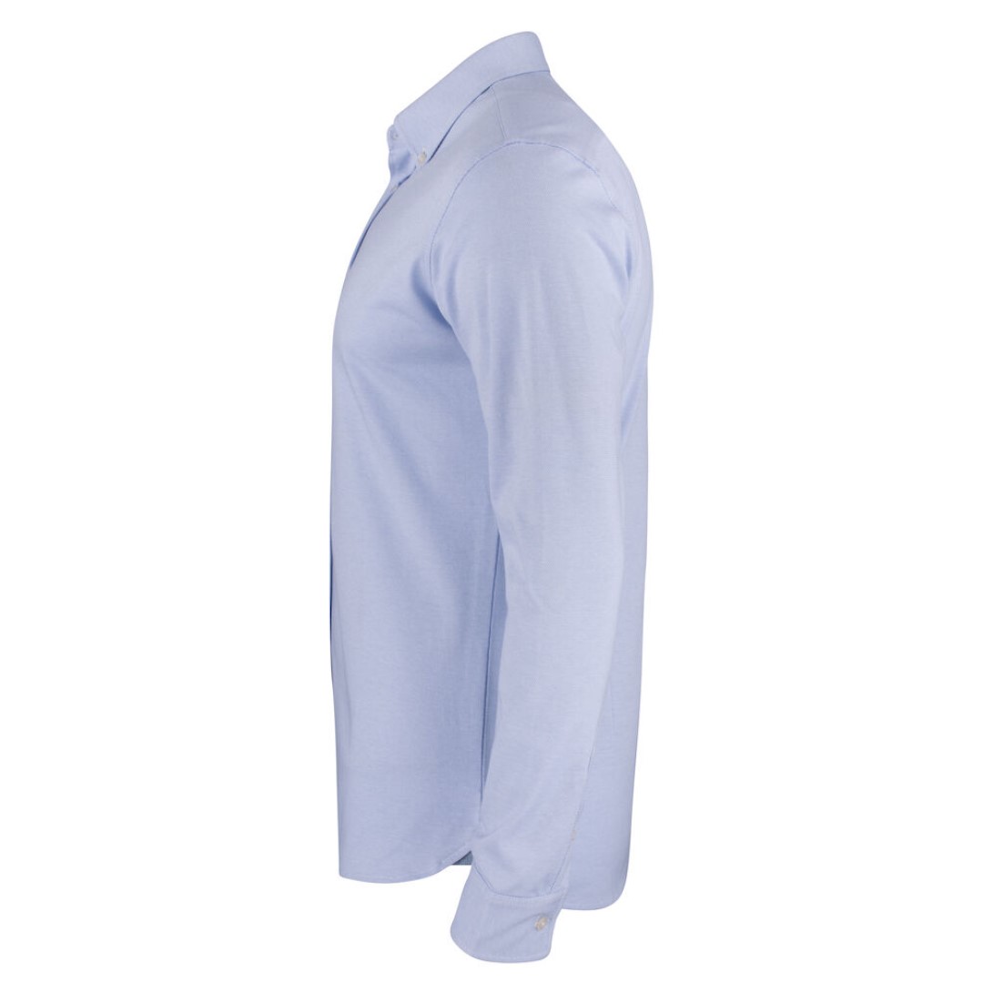 Shirt with logo in jersey material with an oxford look. Woven details on the inside of the collar and side slits. The men's version has a button down collar. Buttons in mother-of-pearl color. Adjustable cuffs. Magnus Business Gifts is your partner for merchandising, gadgets or unique business gifts since 1967. Certified with Ecovadis gold!