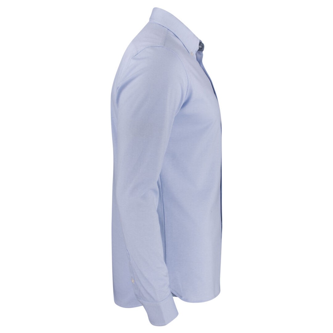 Shirt with logo in jersey material with an oxford look. Woven details on the inside of the collar and side slits. The men's version has a button down collar. Buttons in mother-of-pearl color. Adjustable cuffs. Magnus Business Gifts is your partner for merchandising, gadgets or unique business gifts since 1967. Certified with Ecovadis gold!