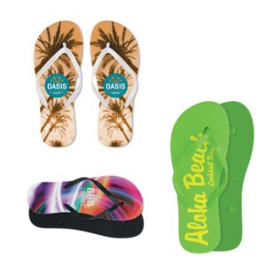 Single layer beach slippers with logo PMS colour single layer beach slippers with logo and PVC strap. Smooth surface, stripe pattern on the bottom sole (thickness 15mm). MOQ: 500 pairs per colour, size and design. Sizes 36-43. The first quantity shown is the MOQ for this item, in 1 design.