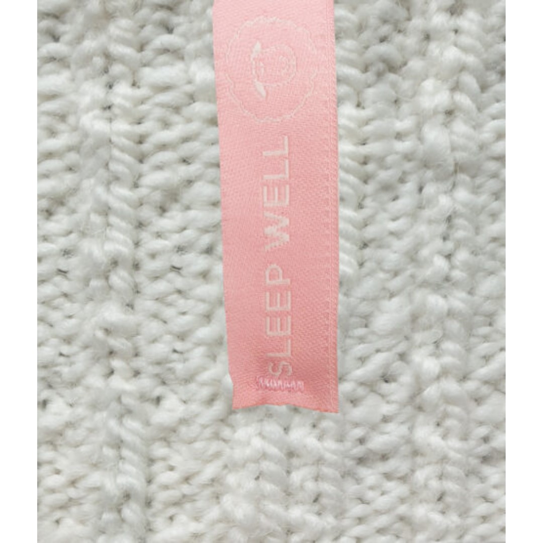 White wool sleep socks with logo White wool sleep socks with logo have excellent temperature regulating qualities and are highly breathable. Due to the unique elasticity of our wool, these socks will never feel tight, and does it not intervene with your blood circulation. Your feet stay comfortable and pleasantly warm during the night so that you can enjoy an undisturbed, and well-earned, night’s sleep. Available in a one-size-fits-almost-all-ladies in size 37-41. 100% itch free wear comfort! Knitted from 60% high-quality sheep wool from New Zealand and 40% elastic Polyamide. Magnus Business Gifts is your partner for merchandising, gadgets or unique business gifts since 1967. Certified with Ecovadis gold 2022!
