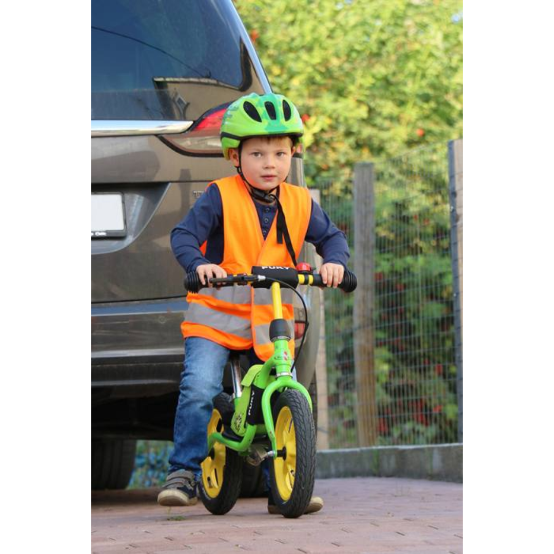 Safety vest with Logo Kids - Certified according to EN 17353:2020 Type AB3 - Two 5 cm wide reflective stripes all around the body - Adjustable size with two hook and loop fasteners Sizes: XXS = 3 - 4 years / XS = 3 - 6 years / S = 7 - 12 years Available color: Neon Green, Orange, Yellow, Neon Pink Magnus Business Gifts is your partner for merchandising, gadgets or unique business gifts since 1967. Certified with Ecovadis gold!