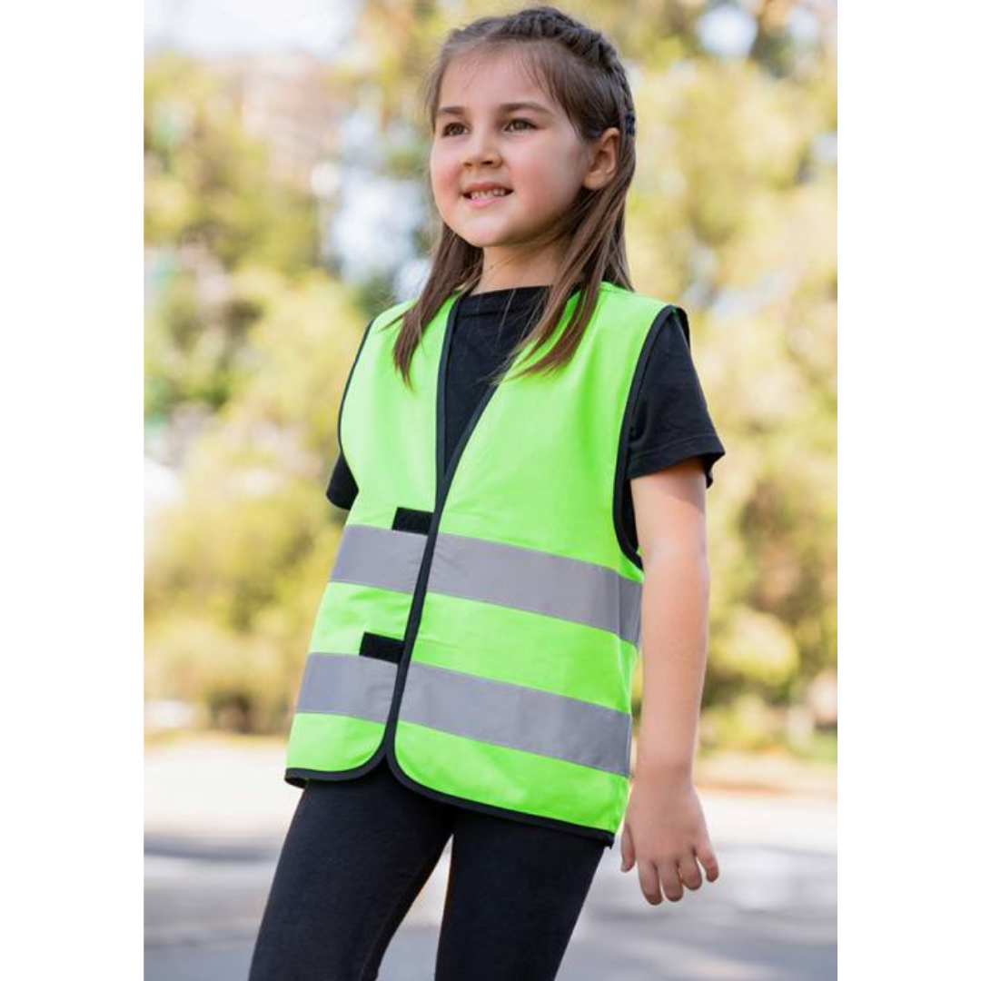 Safety vest with Logo Kids - Certified according to EN 17353:2020 Type AB3 - Two 5 cm wide reflective stripes all around the body - Adjustable size with two hook and loop fasteners Sizes: XXS = 3 - 4 years / XS = 3 - 6 years / S = 7 - 12 years Available color: Neon Green, Orange, Yellow, Neon Pink Magnus Business Gifts is your partner for merchandising, gadgets or unique business gifts since 1967. Certified with Ecovadis gold!