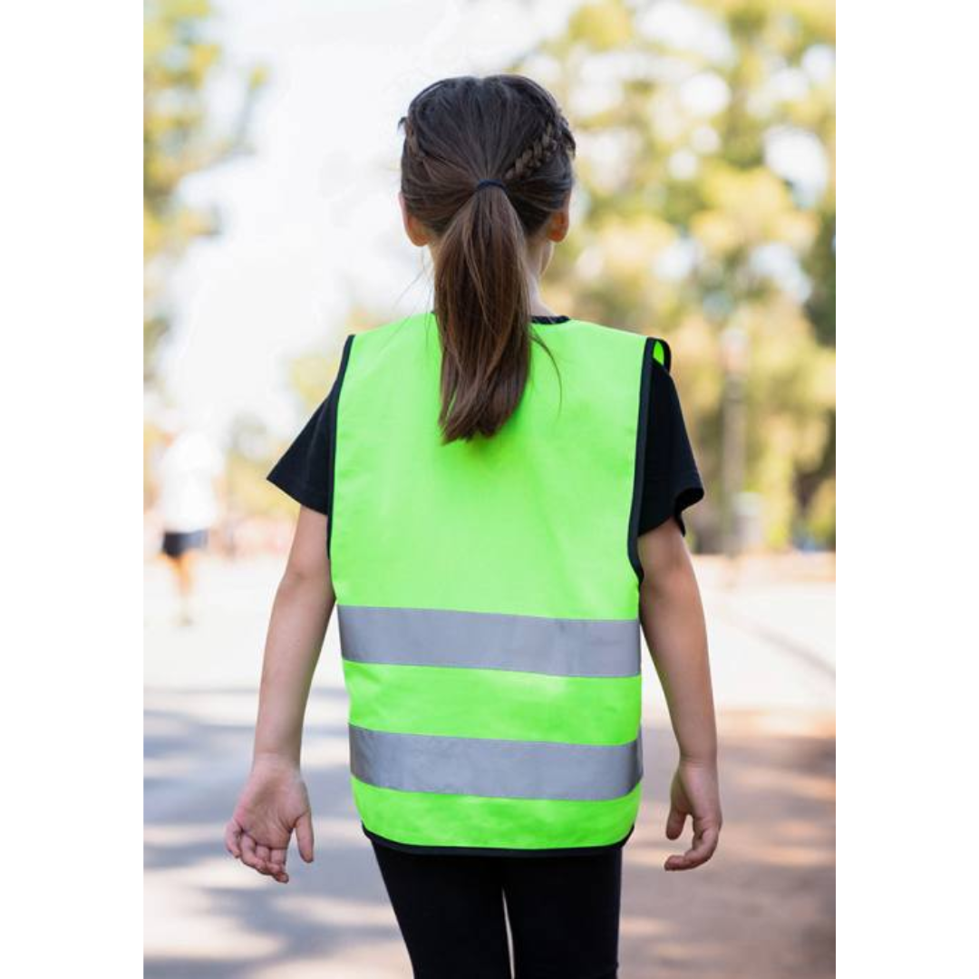 Safety vest with Logo Kids - Certified according to EN 17353:2020 Type AB3 - Two 5 cm wide reflective stripes all around the body - Adjustable size with two hook and loop fasteners Sizes: XXS = 3 - 4 years / XS = 3 - 6 years / S = 7 - 12 years Available color: Neon Green, Orange, Yellow, Neon Pink Magnus Business Gifts is your partner for merchandising, gadgets or unique business gifts since 1967. Certified with Ecovadis gold!