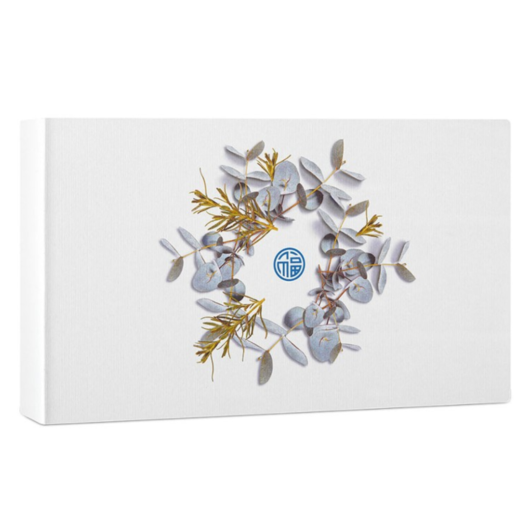 Rituals gift The Ritual of Hammam Rituals gift set of Hammam is the perfect purifying gift for a friend or family member, or just to treat yourself. These products contain purifying rosemary and eucalyptus, and are inspired by one of the oldest cleansing traditions, the hammam. The gift box contains a shower foam 50 ml, scented candle 25 g, body mud 70 ml and a body cream 70 ml. The origami design is inspired by the Japanese art of giving. In Japanese culture, the gift wrap can be as important as the gift, with the gift seen as a form of communication between the giver and the receiver. We packed it in a reusable luxury storage box, which you can give a second life by storing photos, letters or other precious items. Magnus Business Gifts is your partner for merchandising, gadgets or unique business gifts since 1967. Certified with Ecovadis gold!