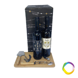 Gift Box Red Wine & Cheese accessories This box contains Belgian wines and cheese accessories with logo in bamboo. Set comes with a stainless steel knife, cheese peeler, bottle opener and wine stopper presented in a bamboo box. Feniks Red wine from The Petrushoeve = brilliant and clear; fine nose with the aromas of spices (pepper & cinnamon) and of red and black fruit. The wine is very pleasant, smooth and long on the palate. cutting board. This intense red wine has a pleasant aroma of dark red cherries with a touch of prunes and raisins as well as spicy and undergrowth nuances. Magnus Business Gifts is your partner for merchandising, gadgets or unique business gifts since 1967. Certified with Ecovadis gold!