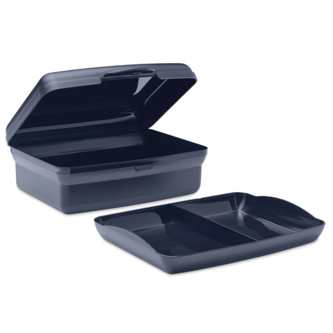Lunchbox with logo CARMANY Lunch box in recycled PP with click closure. Capacity: 800 ml. Available color: Red, Dark Navy, White, Black Dimensions: 17X12X6CM Width: 12 cm Length: 17 cm Height: 6 cm Volume: 1.78 cdm3 Gross Weight: 0.12 kg Net Weight: 0.095 kg Magnus Business Gifts is your partner for merchandising, gadgets or unique business gifts since 1967. Certified with Ecovadis gold!