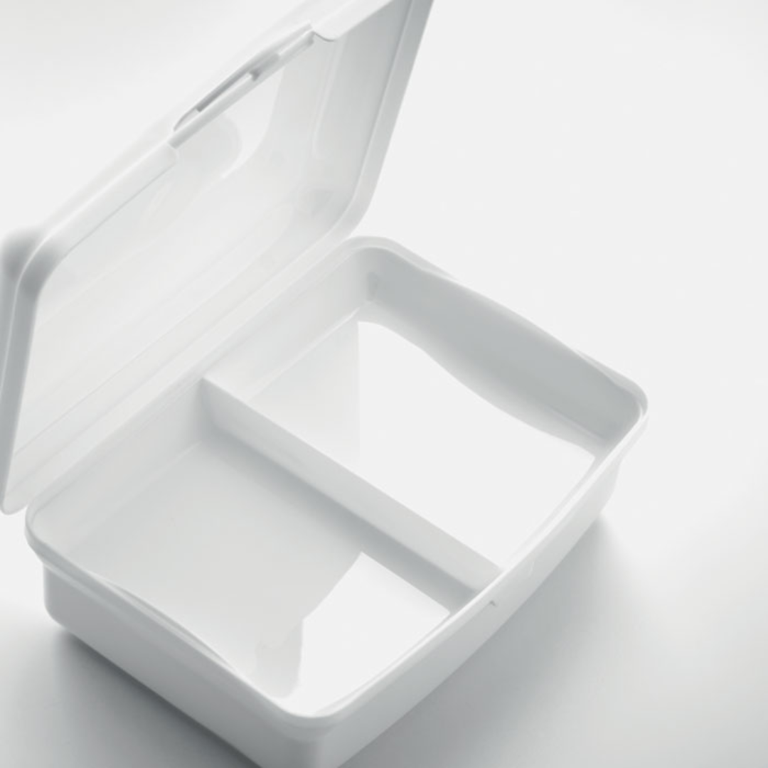 Lunchbox with logo CARMANY Lunch box in recycled PP with click closure. Capacity: 800 ml. Available color: Red, Dark Navy, White, Black Dimensions: 17X12X6CM Width: 12 cm Length: 17 cm Height: 6 cm Volume: 1.78 cdm3 Gross Weight: 0.12 kg Net Weight: 0.095 kg Magnus Business Gifts is your partner for merchandising, gadgets or unique business gifts since 1967. Certified with Ecovadis gold!