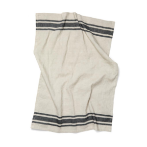 Kitchen gadget with logo Towel VINGA Lima Linen blend tea towel made of 50% linen and 50% cotton. Gorgeous classic design that will add a lovely detail to your kitchen decor. The linen blend fabric is stonewashed so the tea towel has a rustic look. Add a touch of practical style to your home! Available color: Black Magnus Business Gifts is your partner for merchandising, gadgets or unique business gifts since 1967. Certified with Ecovadis gold!