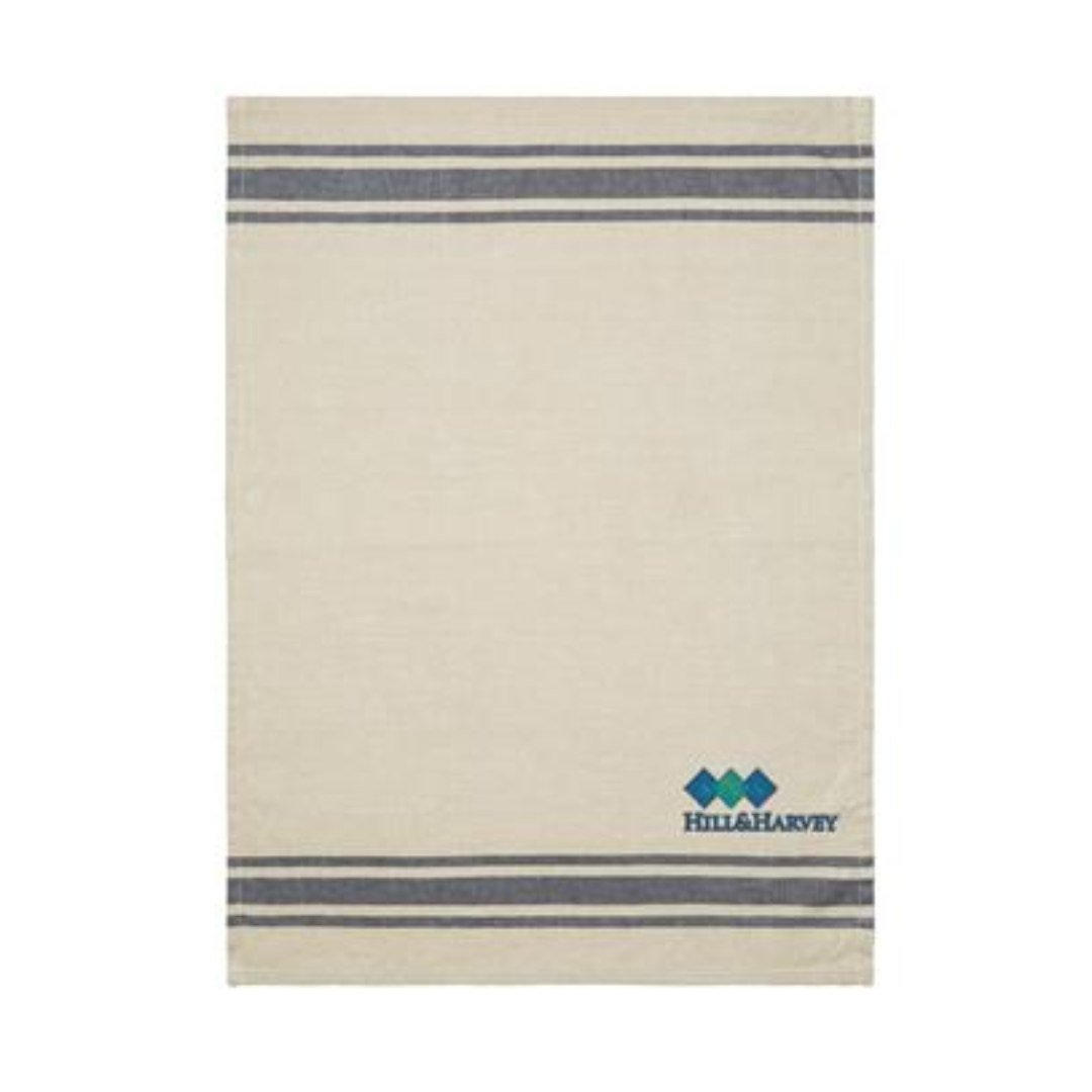 Kitchen gadget with logo Towel VINGA Lima Linen blend tea towel made of 50% linen and 50% cotton. Gorgeous classic design that will add a lovely detail to your kitchen decor. The linen blend fabric is stonewashed so the tea towel has a rustic look. Add a touch of practical style to your home! Available color: Black Magnus Business Gifts is your partner for merchandising, gadgets or unique business gifts since 1967. Certified with Ecovadis gold!