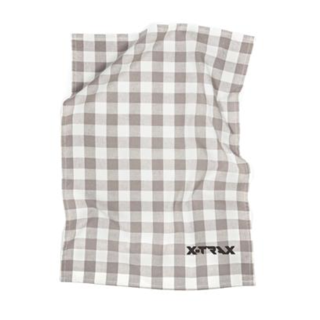 Kitchen gadget with logo Towel VINGA Clare Linen blend Gingham tea towel made of 30% linen and 70% cotton. This classic chequered design provides a subtle and charming rustic look, blending in seamlessly with any kitchen decor. Dry your hands in style! Available color: Blue, Green, Grey Magnus Business Gifts is your partner for merchandising, gadgets or unique business gifts since 1967. Certified with Ecovadis gold!