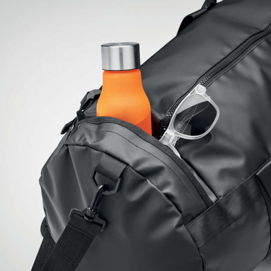Bag with logo Jaya Duffle Duffle bag, sports or travel bag in 50C tarpaulin with zippered side compartment and zippered inner pocket. With comfort grip handle and padded base. Dimensions: 49X28X28CMWidth: 28 cm Length: 49 cm Height: 28 cm Volume: 7.5 cdm3Gross Weight: 0.75 kg Net Weight: 0.65 kg Available colour black. Magnus Business Gifts is your partner for merchandising, gadgets or unique business gifts since 1967. Certified with Ecovadis gold!