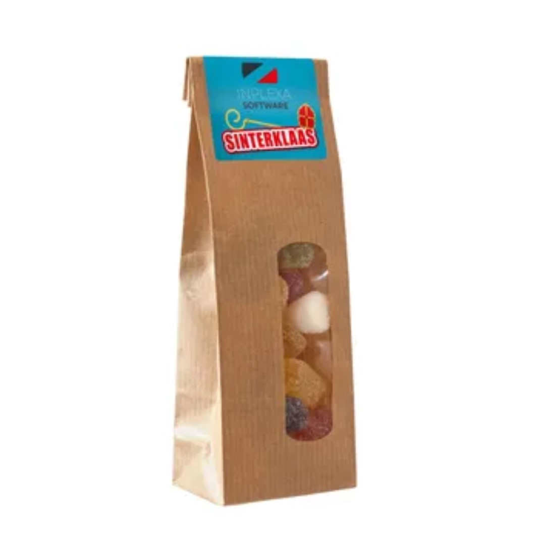 Kraft bag with sweets Taste the ultimate candy fun in our kraft bag with window! Filled with 100 grams of delicious candy, it is closed with a full-color printed sticker. Choice of various fillings. Order now and surprise someone with this tasty gift! Dimensions: length 5.50 centimeters - width 3.50 centimeters - height 15 centimeters Magnus Business Gifts is your partner for merchandising, gadgets or unique business gifts since 1967. Certified with Ecovadis gold!