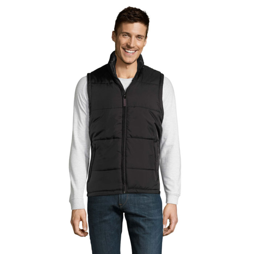 Bodywarmer with logo WAVE MEN SOL'S WARM Men Bodywarmer 210g. Excellent basic and competitive bodywarmer. Very large personalisation surface in the back. Zipped opening. 2 side zipped pockets. Fabric details: 100% polyamide. 100% polyester lining and padding. AC coating. OEKO-TEX®. Only Sold with Print. Available color: Navy, Black Dimensions: 58 X 40 X 40 CM Volume: 0.001 cdm3 Gross Weight: 0.604 kg Net Weight: 0.42 kg Magnus Business Gifts is your partner for merchandising, gadgets or unique business gifts since 1967. Certified with Ecovadis gold!