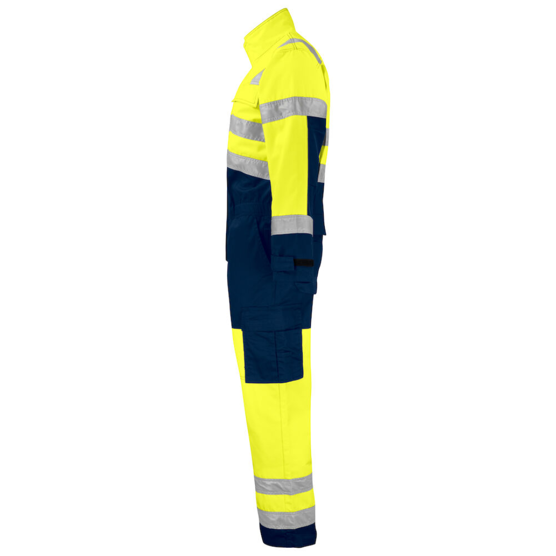 Projob Overall with logo ISO 20471 Class 3 Leg and back pockets with flap and velcro closure. Clip for badge holder on the right chest. Ruler pocket and knife button. Telephone pocket with zipper on the inside. Adjustable waist. Belt loops. Adjustable cuffs with velcro at the bottom of the legs and at the sleeve ends. Zipper at the trouser legs from bottom to knee height. Adjustable knee pockets on the inside. Available color: Yellow/ Navy Material: 75% polyester, 25% cotton Magnus Business Gifts is your partner for merchandising, gadgets or unique business gifts since 1967. Certified with Ecovadis gold!