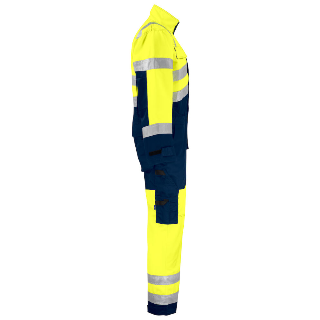 Projob Overall with logo ISO 20471 Class 3 Leg and back pockets with flap and velcro closure. Clip for badge holder on the right chest. Ruler pocket and knife button. Telephone pocket with zipper on the inside. Adjustable waist. Belt loops. Adjustable cuffs with velcro at the bottom of the legs and at the sleeve ends. Zipper at the trouser legs from bottom to knee height. Adjustable knee pockets on the inside. Available color: Yellow/ Navy Material: 75% polyester, 25% cotton Magnus Business Gifts is your partner for merchandising, gadgets or unique business gifts since 1967. Certified with Ecovadis gold!