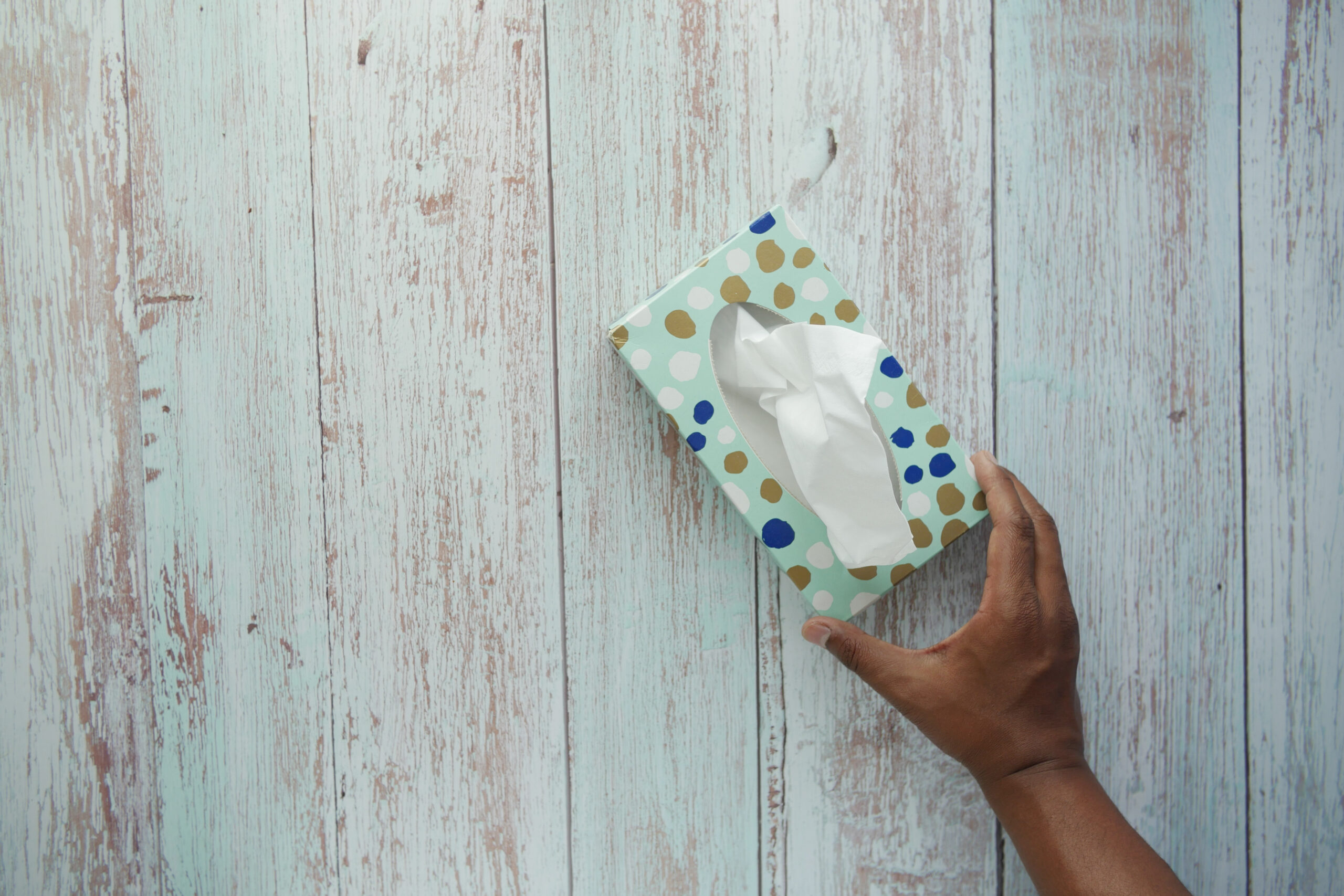 A tissue box with logo belongs to the hygienic paper products, because the tissue is thrown away after use and therefore there is less chance of further contamination. Ideal to use during colds, allergies, flu, fever and eroticism. Our tissue boxes with logo come with 2-ply tissues, with the box itself made out of FSC-certified paper with a subtle gloss coating. There is a choice of many different standard shape tissue boxes with logo. We can also design a custom-made tissue box with logo as per your requirements. A tissue box with your logo offers plenty of scope for printing thanks to its all-over printing surface. Ask our team now what you can do with your budget.