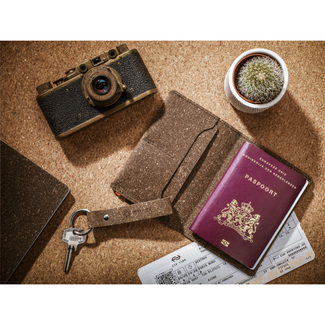 Recycled Leather Keyring Keychain – Image 3